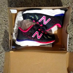 NEW BALANCE GIRL TODDLER GYM SHOES